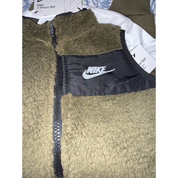 Boys Green Black Nike 3 Piece Set Size 4t New 86M632-G3F - Picture 2 of 8